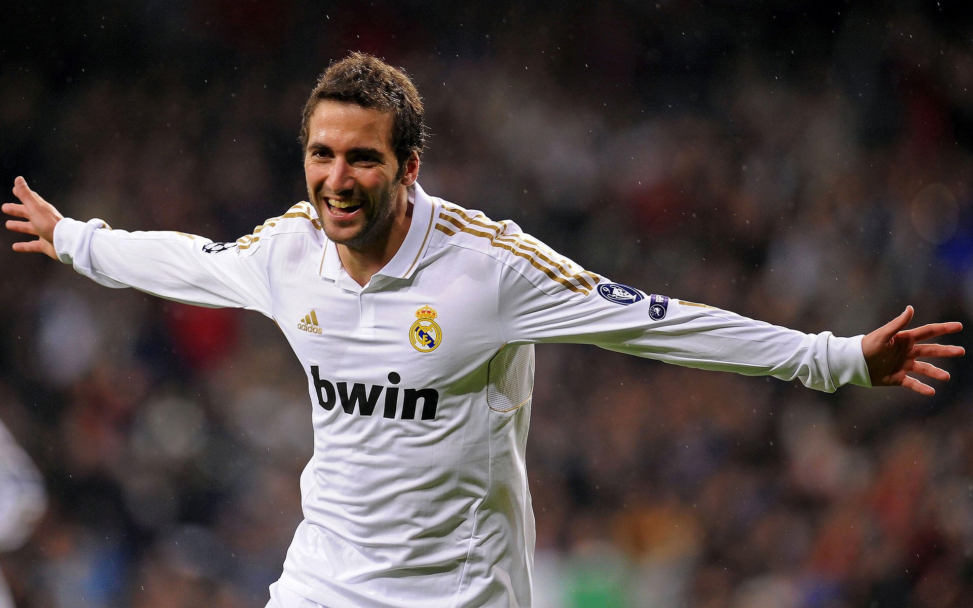 沙尔克球员受伤退赛,对球队士气产生影响,沙尔克本赛季两次换帅